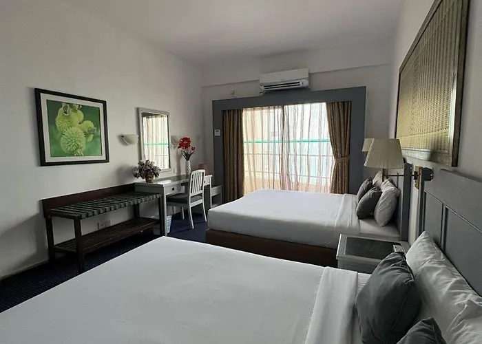 Seaview Deluxe Rainbow Paradise Tg Bungah 6Pax
