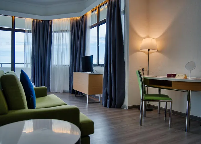 Hotel Sentral Seaview @ ​Beachfront